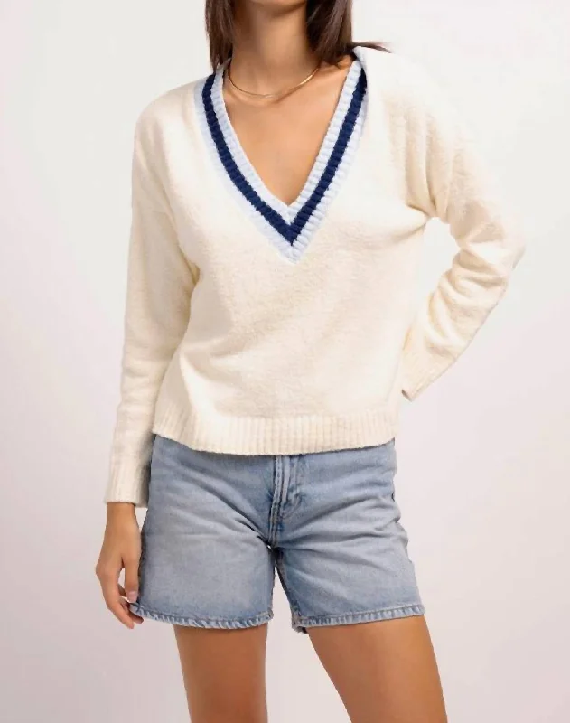 City Fashion Bianca V Neck Sweater In White